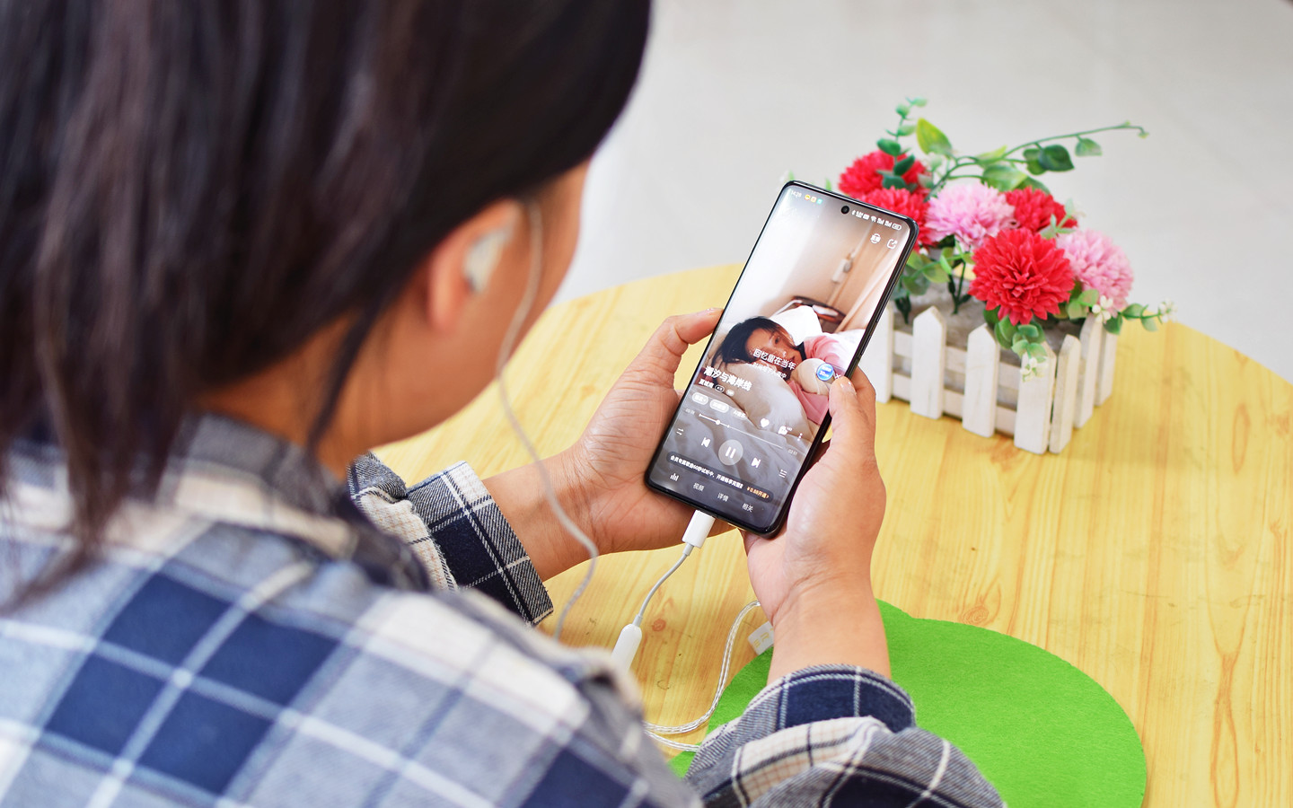 锦瑟香也QUEEN 2023：百元内HIFI耳机，音质超预期