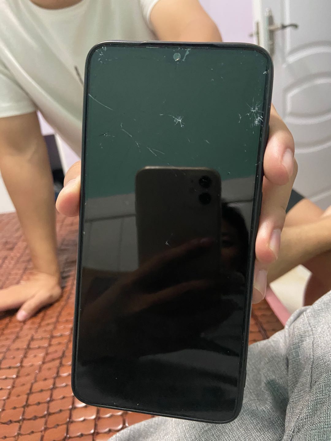 09-11·来自redmi note 8 pro 手机摔成这样需要多少钱修啊,里面有