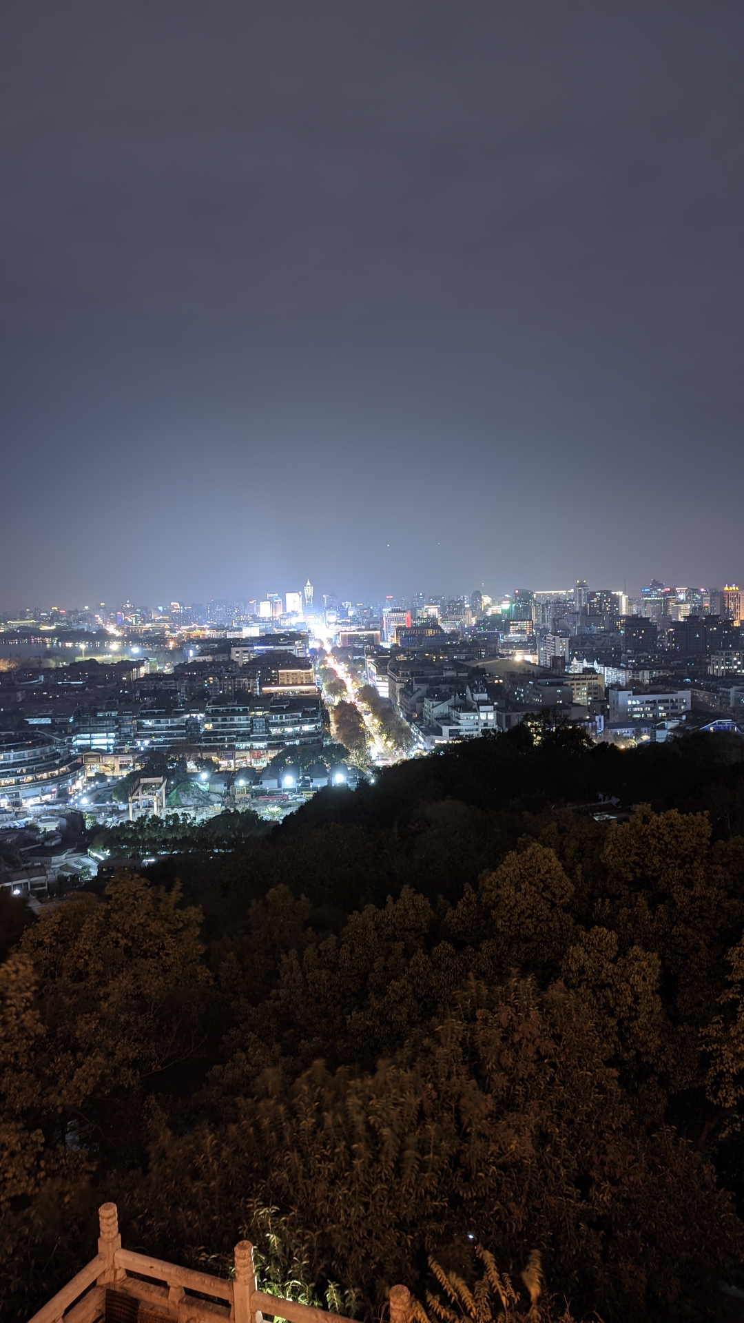 红米note9 pro夜景水平,能说不好吗,前六张都是夜景模式拍的,后面