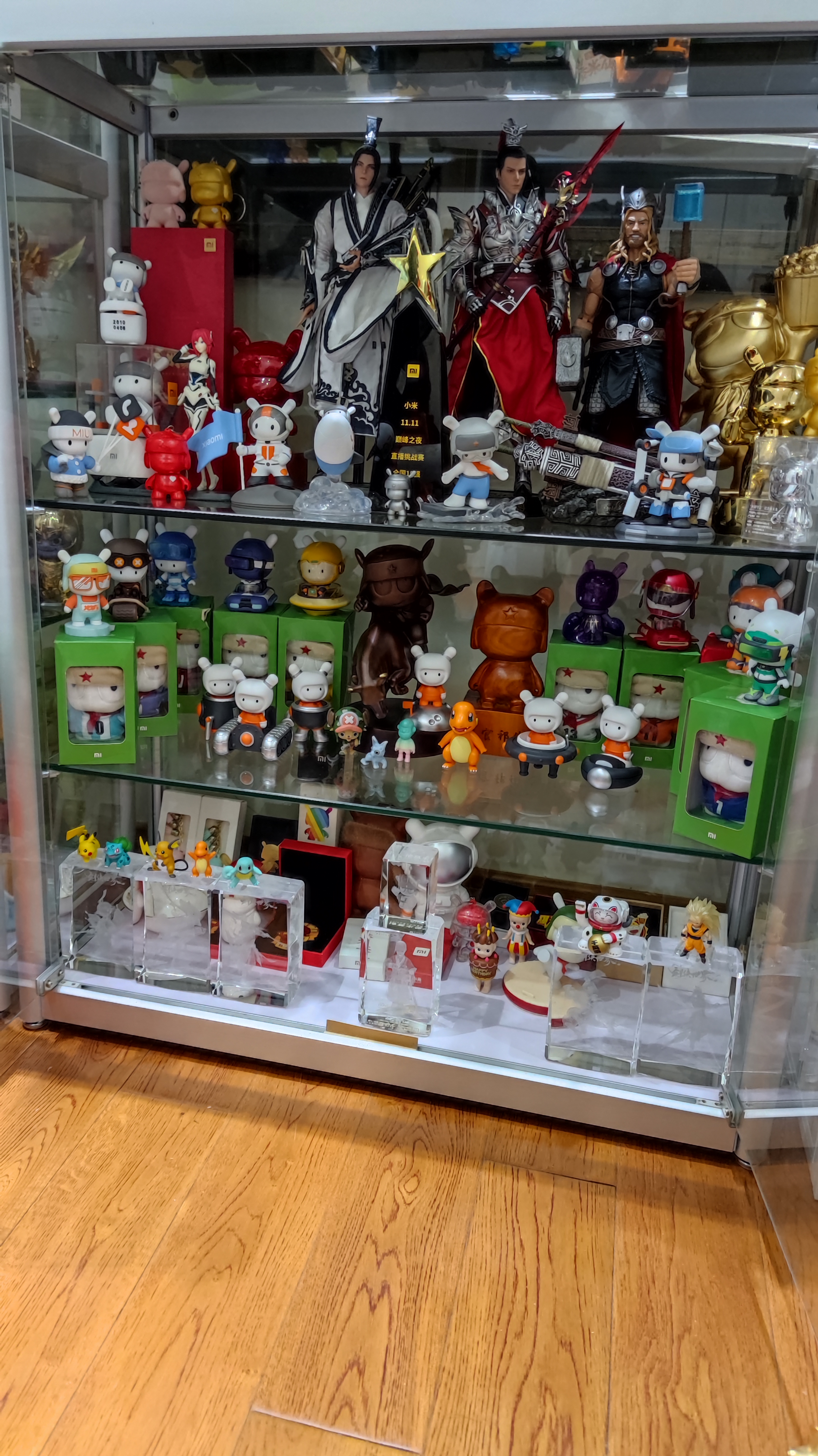 家里新增一位成员大纯阳宫手办然后柜子的顺序又重新调整了一边