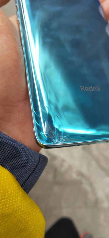 4分钟前·来自redmi k30至尊纪念版 后面玻璃后盖不小心碎了一小块