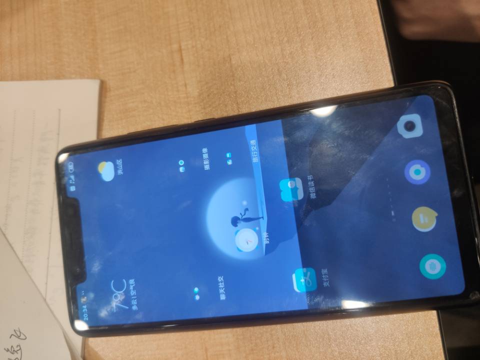 小米8se天气一冷下半屏幕就会变黑不停闪烁