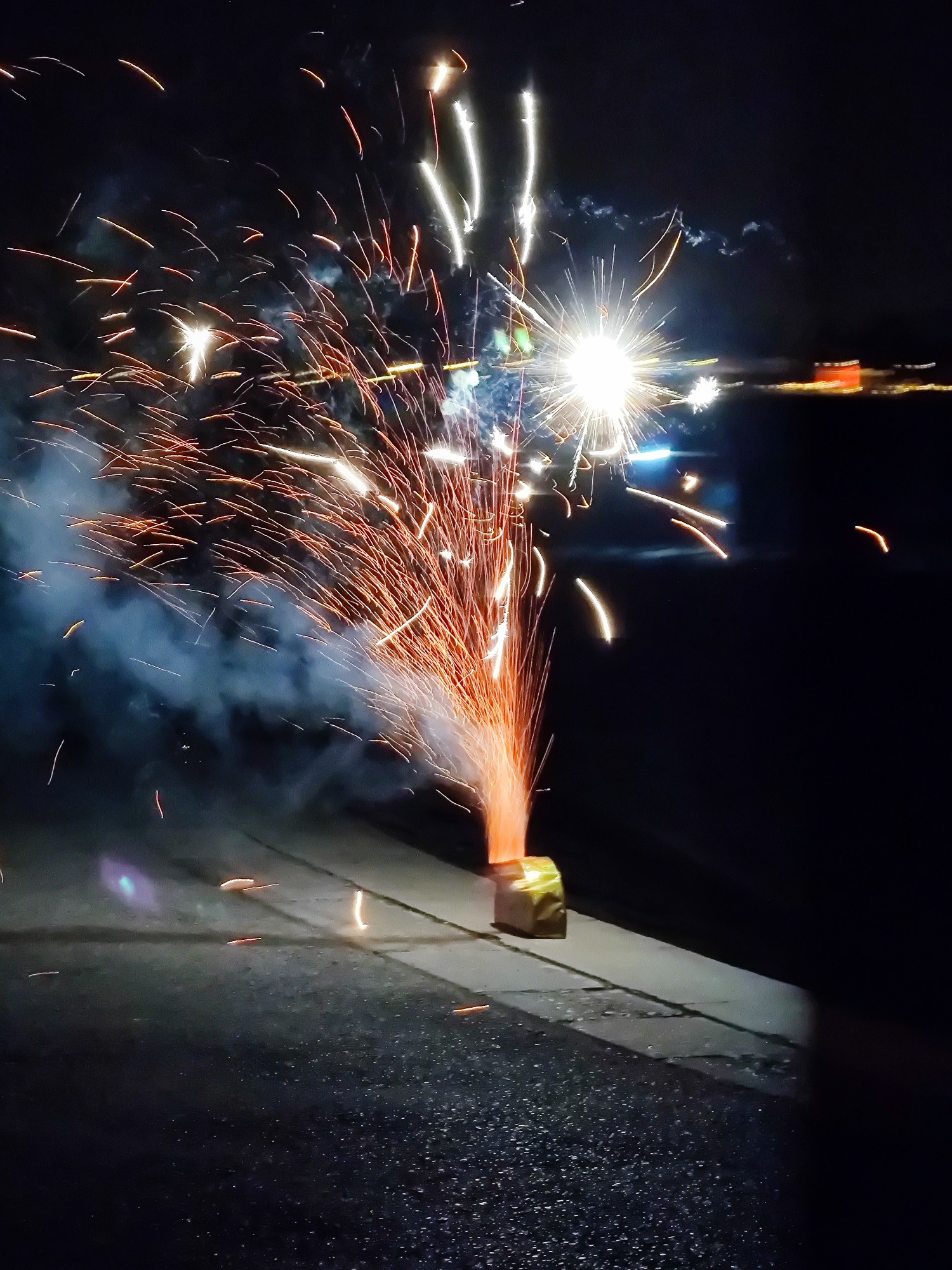 2021的第一场烟花10ultra的5x的镜头惊艳到我了不需要后期直接拍烟花