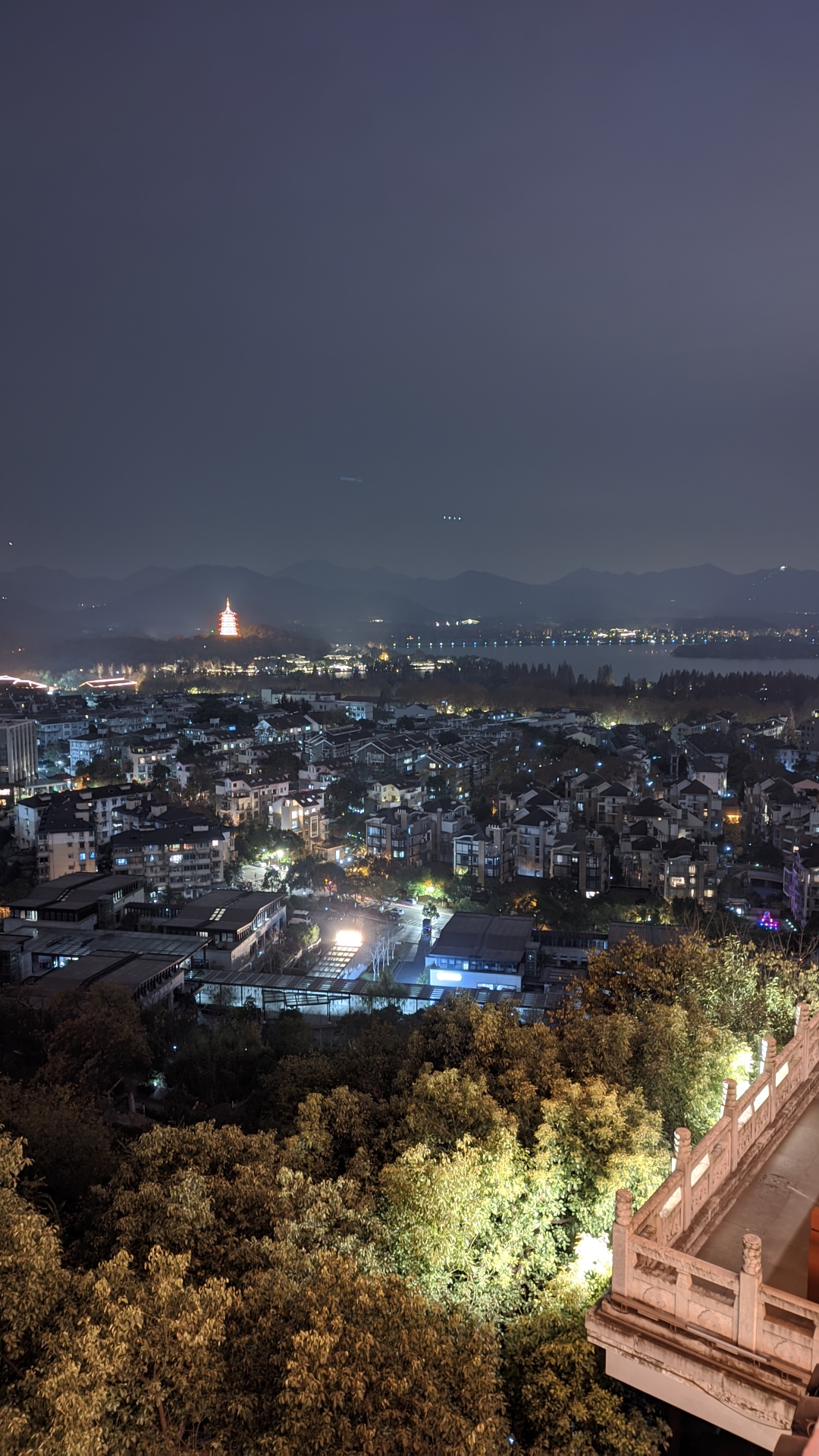 红米note9 pro夜景水平,能说不好吗,前六张都是夜景模式拍的,后面