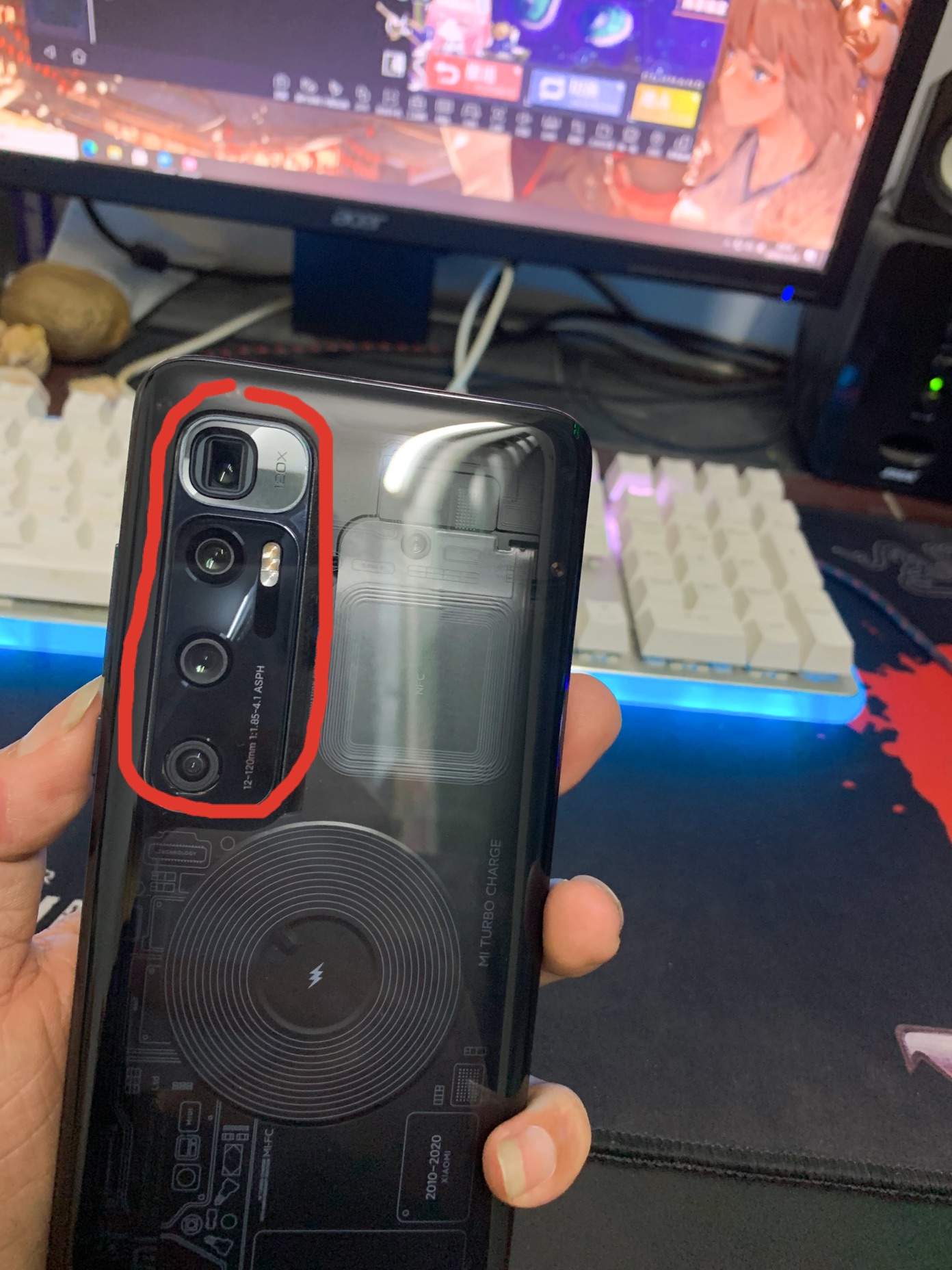 我小米10至尊纪念版透明版用了个把礼拜发现后摄像头与后盖之间的缝隙