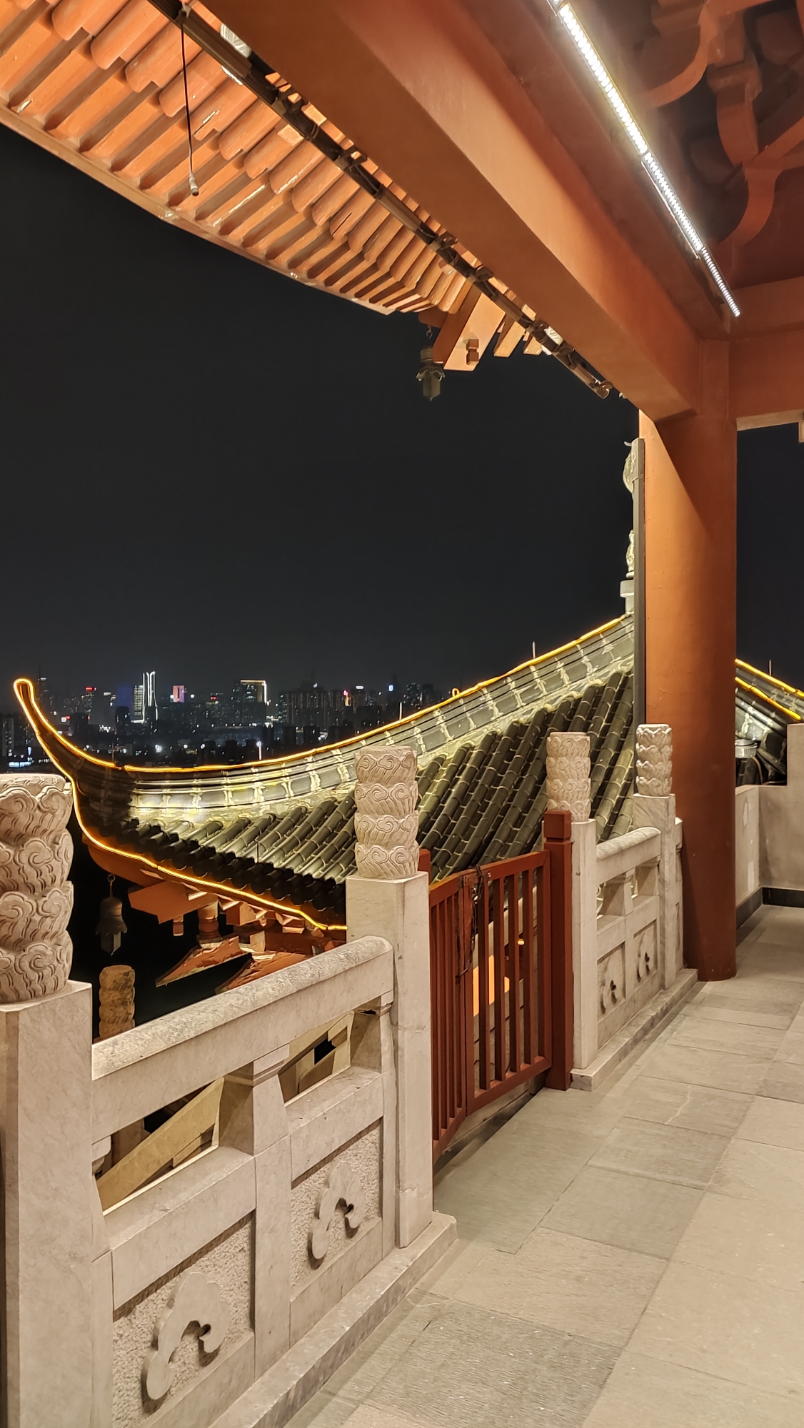 红米note9 pro夜景水平,能说不好吗,前六张都是夜景模式拍的,后面