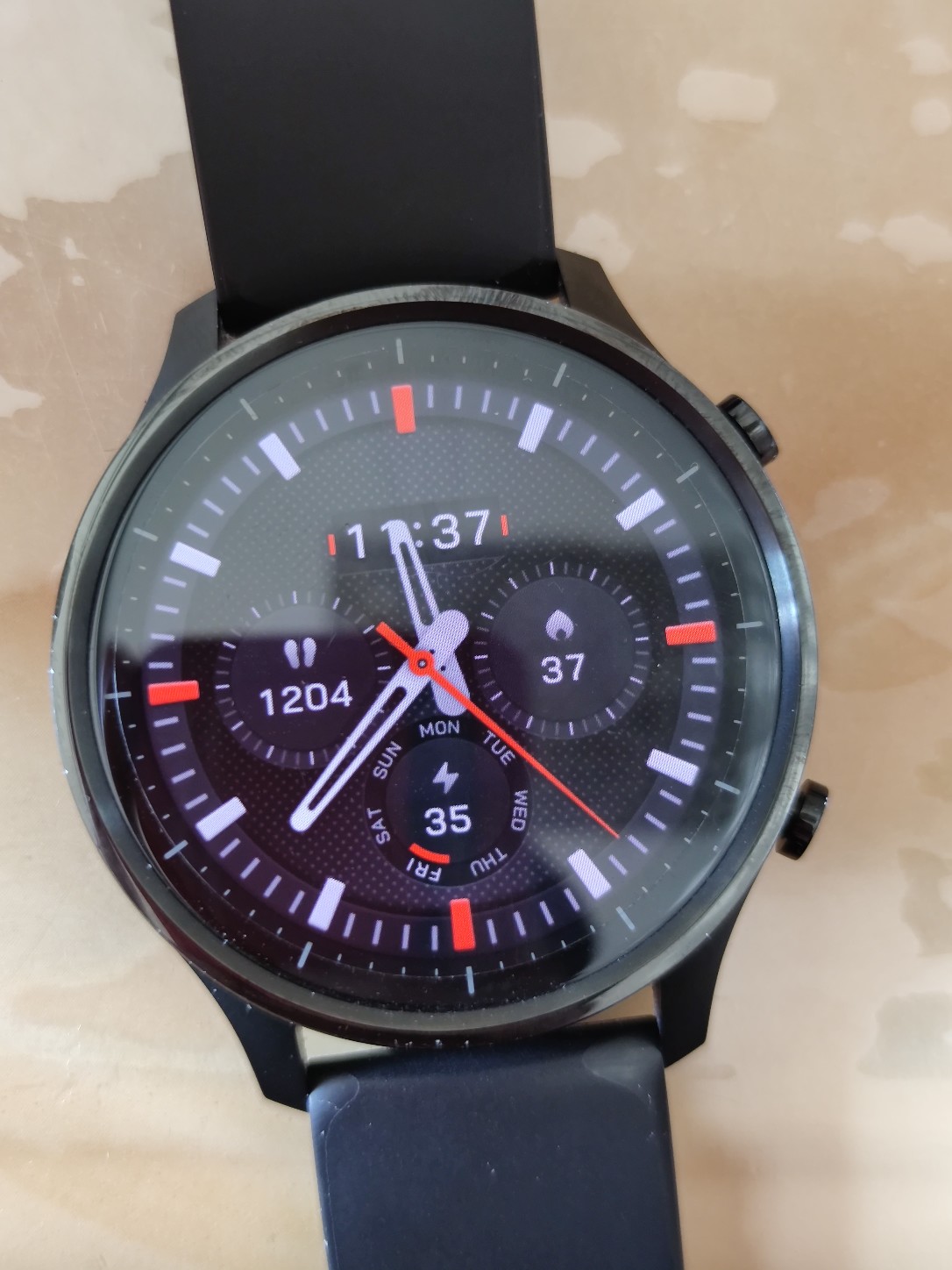 这个表盘的指针孔怎么都没对准