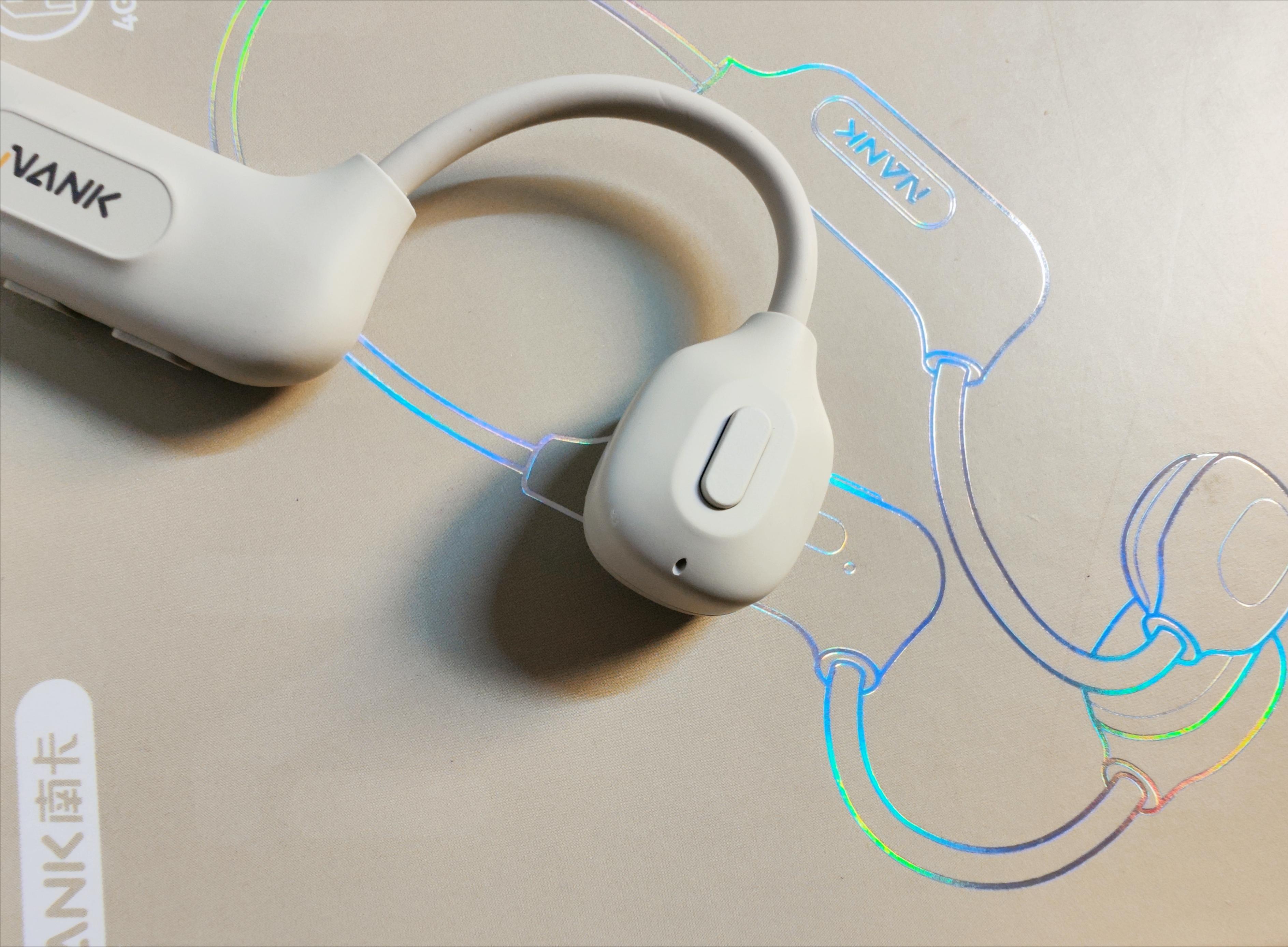 极限了三百多的南卡骨传导！内置4G内存，算是很轻的骨传导耳机哦