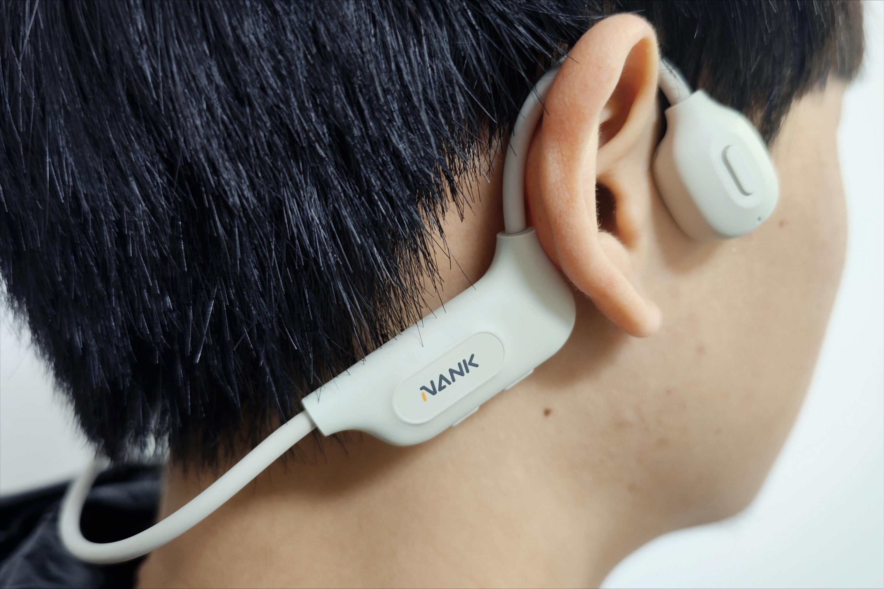 极限了三百多的南卡骨传导！内置4G内存，算是很轻的骨传导耳机哦